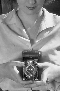 Feminista antes do seu tempo: conheça Lee Miller, a primeira fotógrafa de guerra